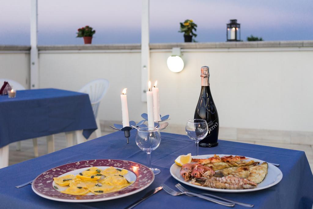 Regina Hotel E Ristorante Punta Marina Bagian luar foto