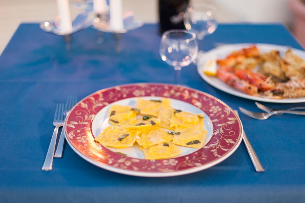 Regina Hotel E Ristorante Punta Marina Bagian luar foto