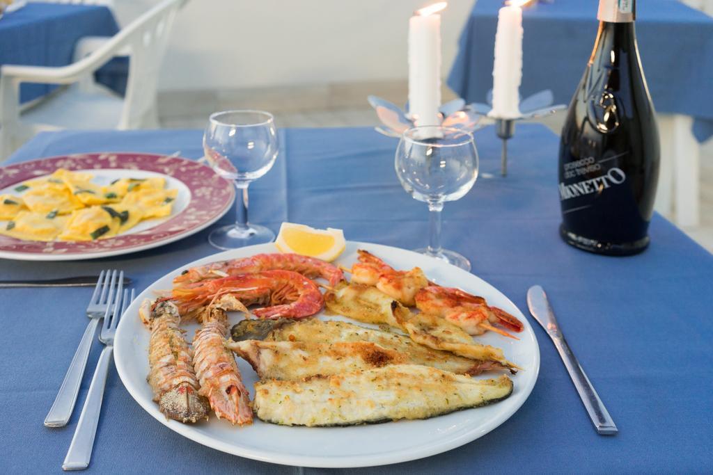 Regina Hotel E Ristorante Punta Marina Bagian luar foto