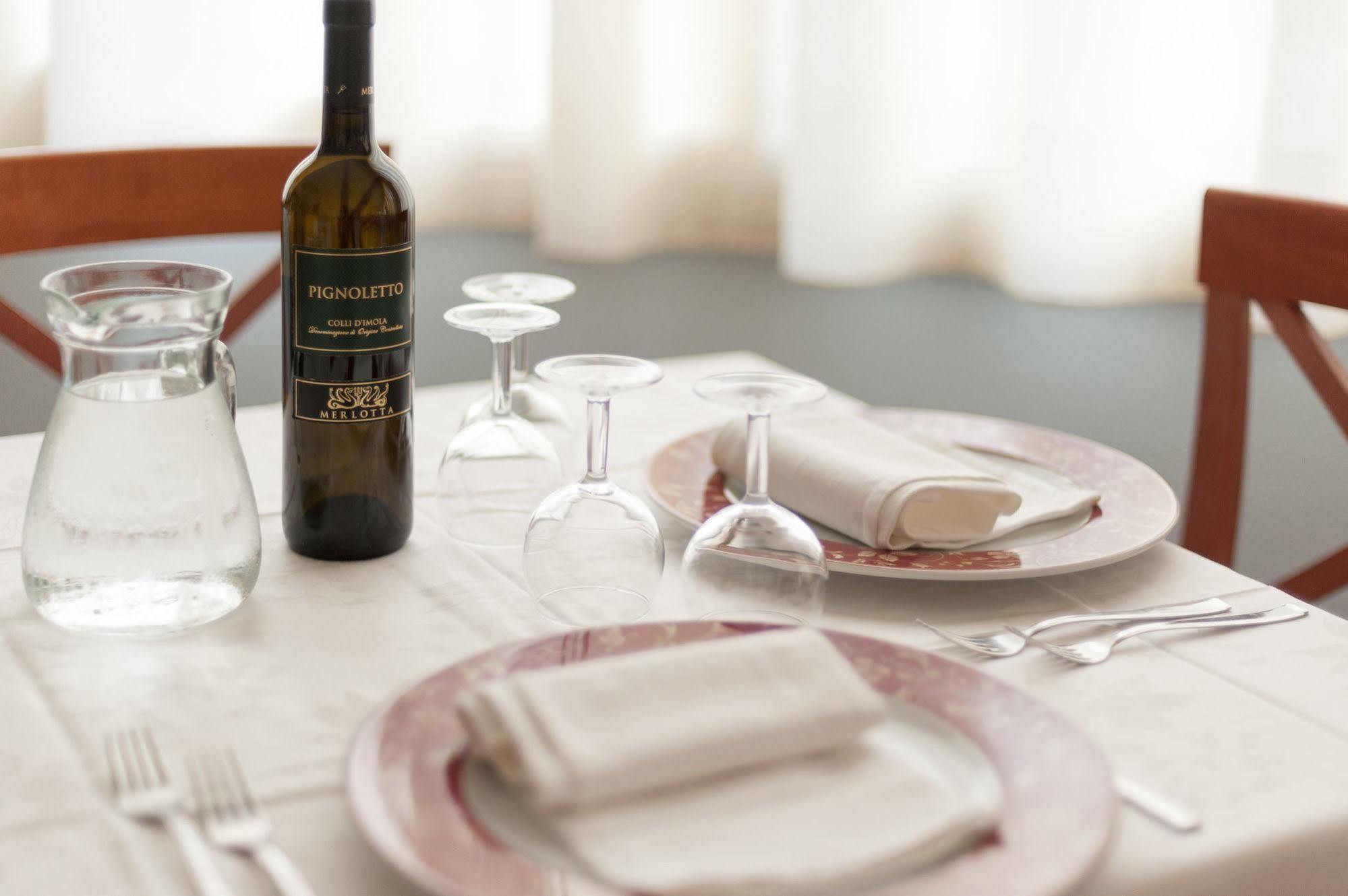 Regina Hotel E Ristorante Punta Marina Bagian luar foto