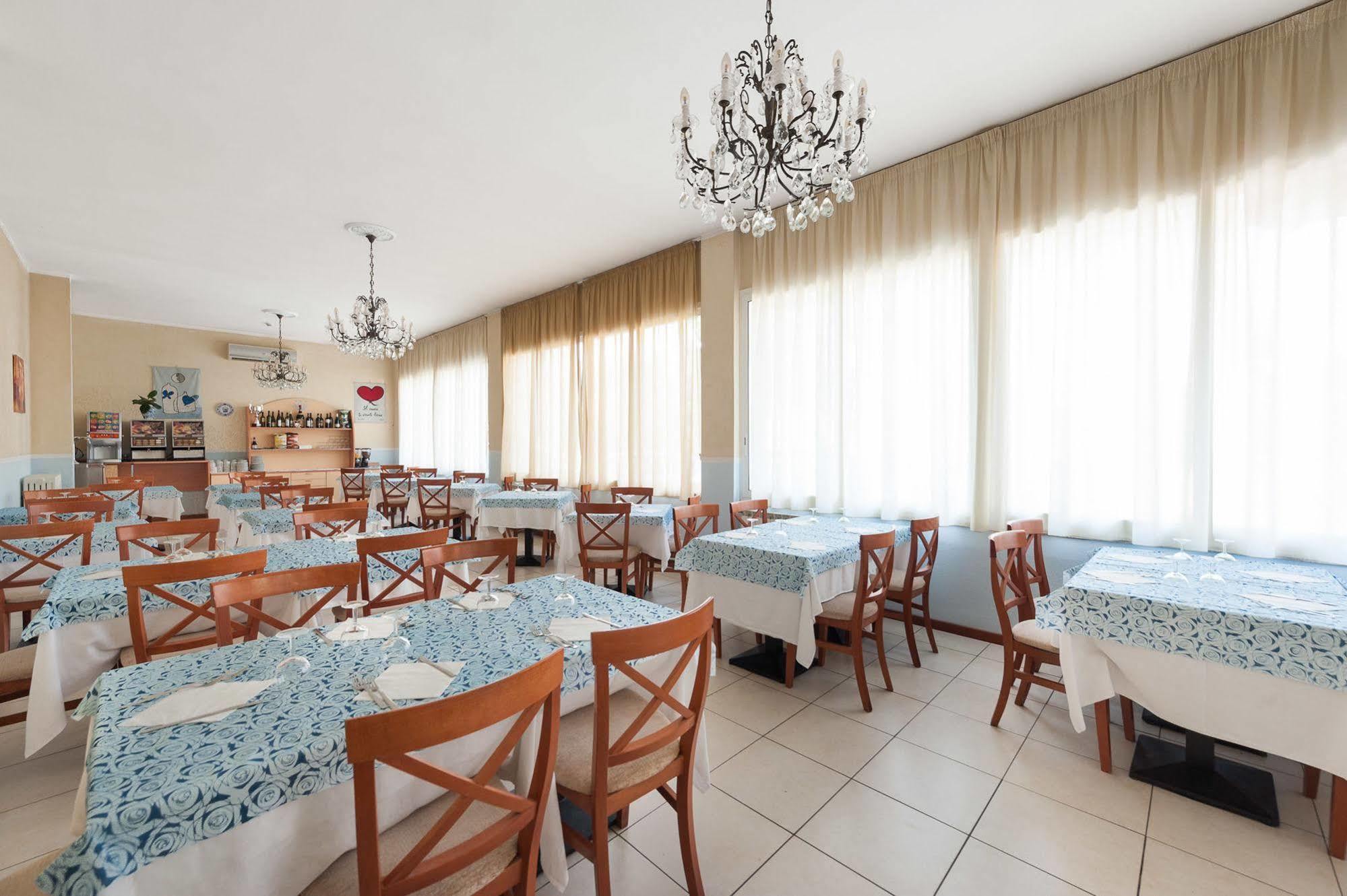 Regina Hotel E Ristorante Punta Marina Bagian luar foto