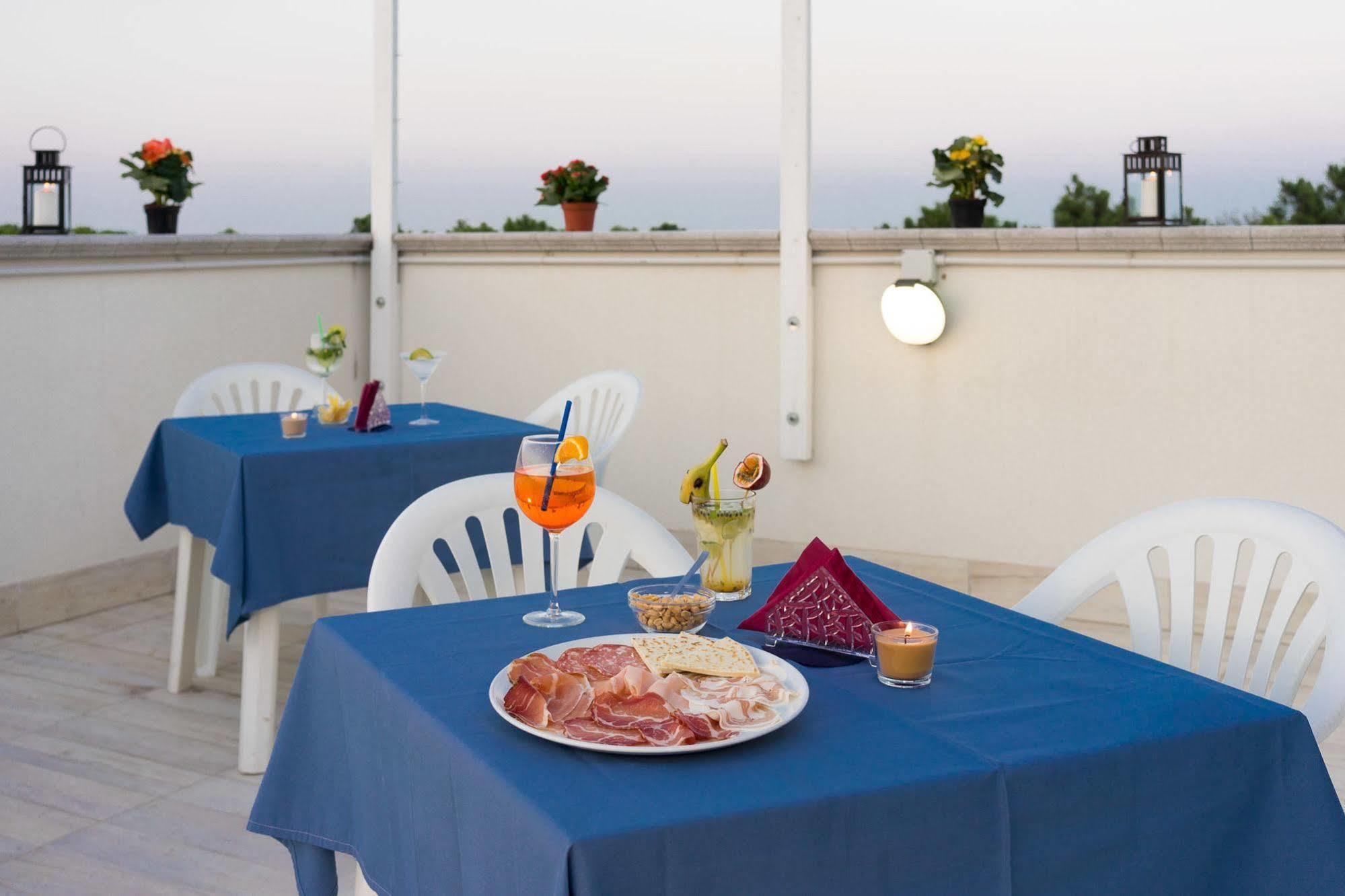 Regina Hotel E Ristorante Punta Marina Bagian luar foto